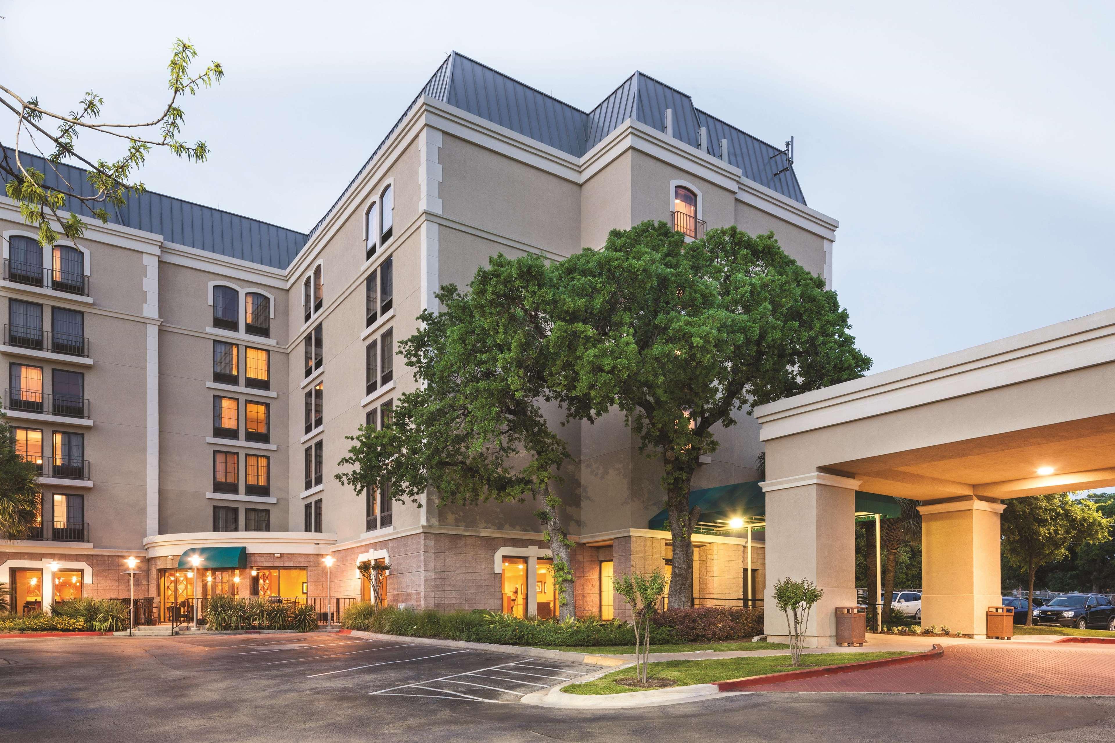 Doubletree By Hilton Austin-University Area Buitenkant foto