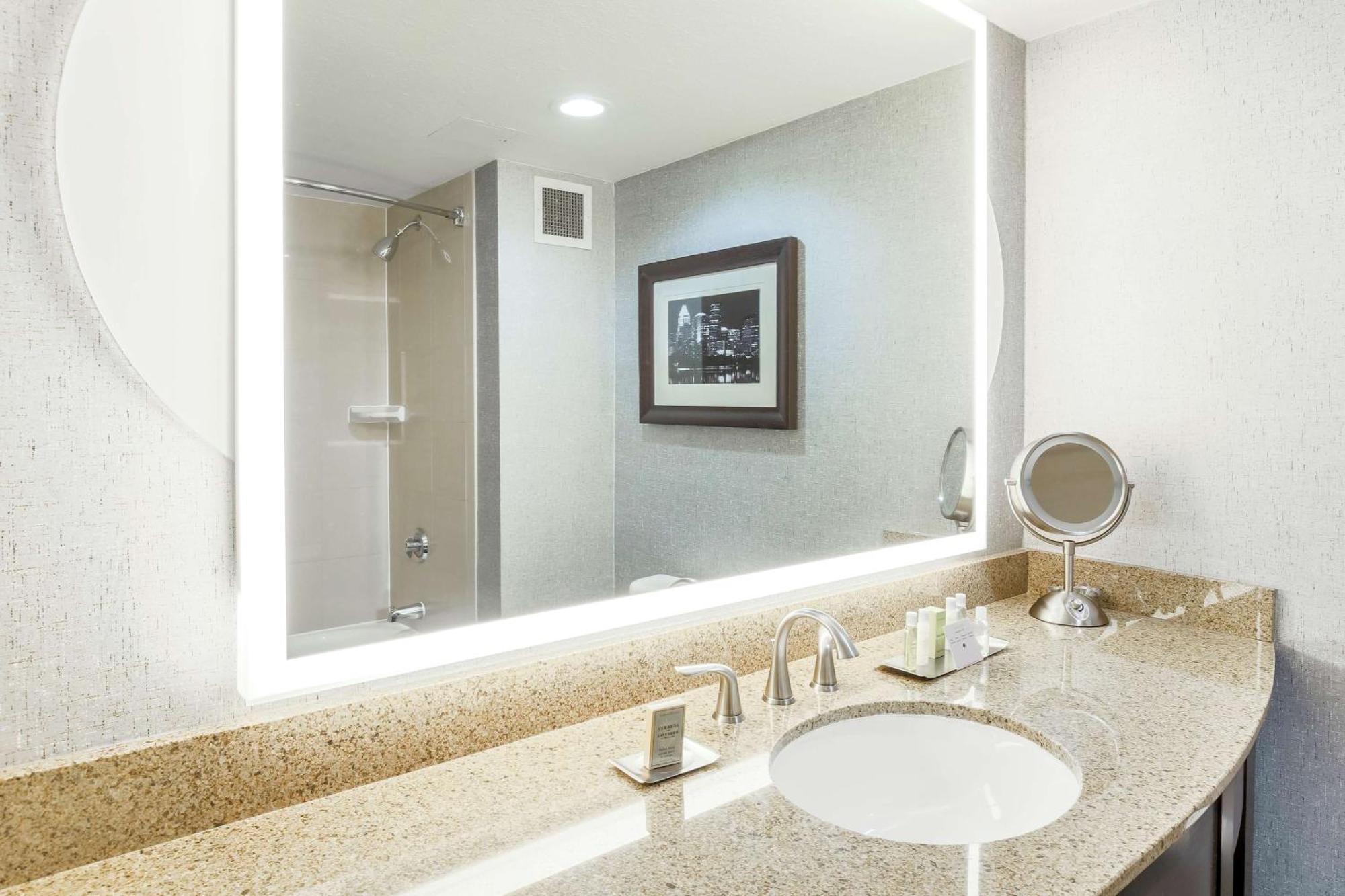 Doubletree By Hilton Austin-University Area Buitenkant foto